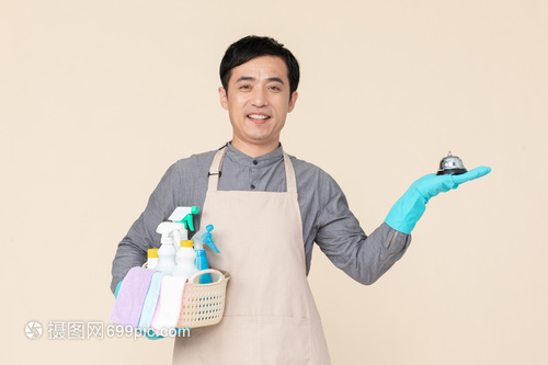 男性家政保潔與健身服務(wù) 現(xiàn)代生活的效率與健康新選擇